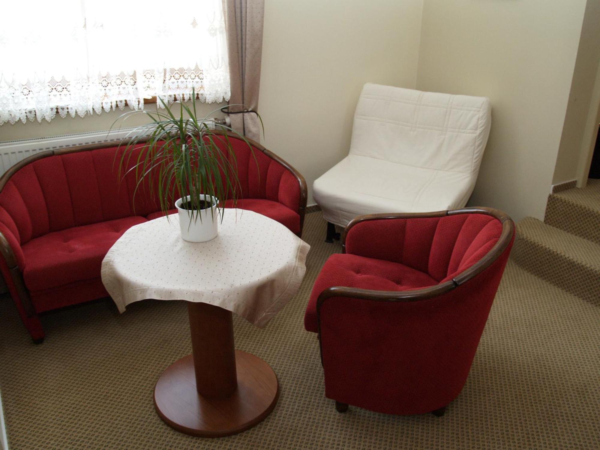 Park Hotel Tartuf Beladice Buitenkant foto