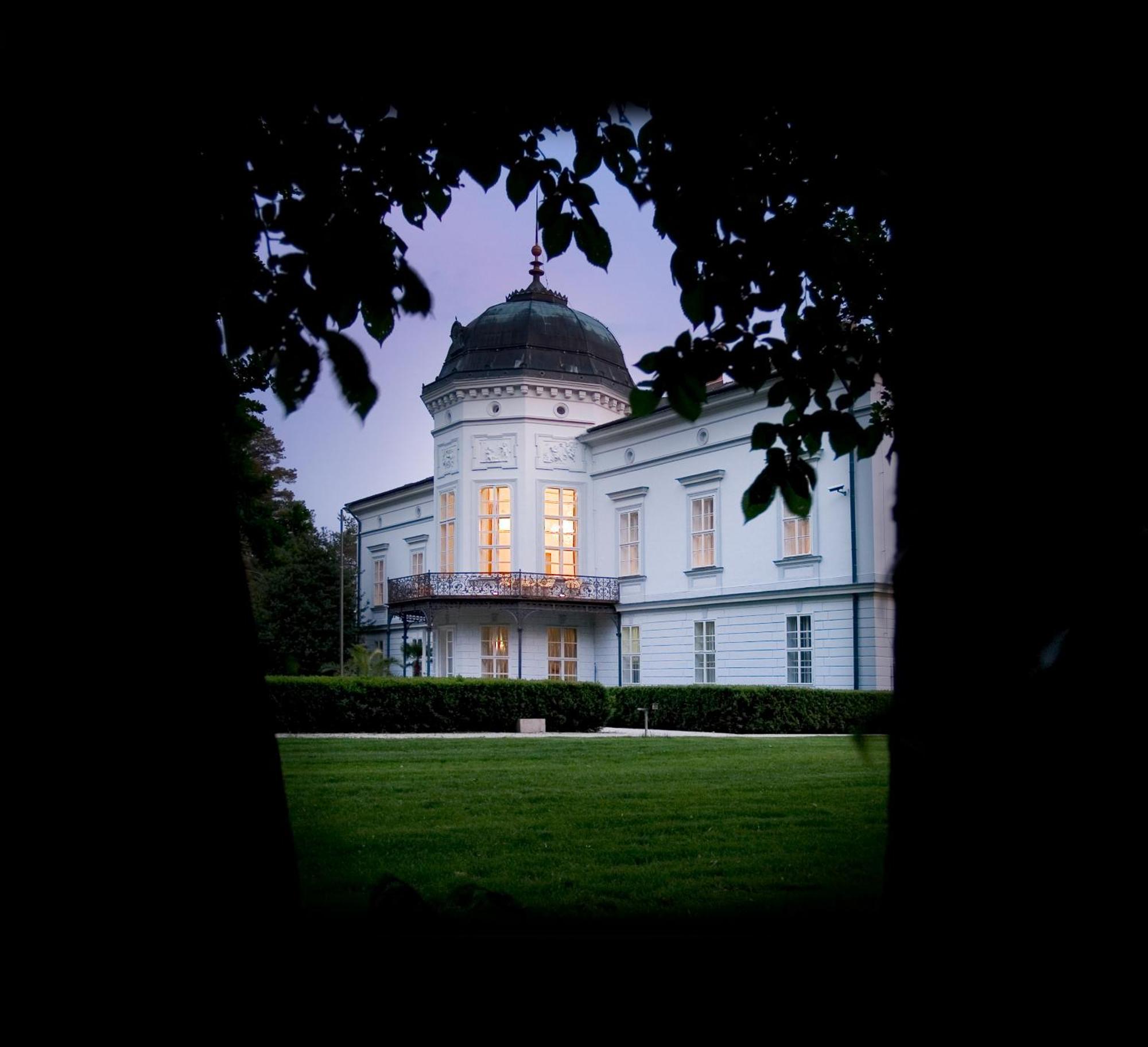 Park Hotel Tartuf Beladice Buitenkant foto