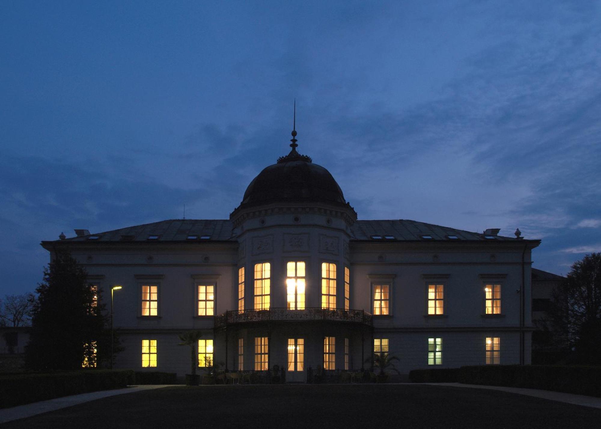 Park Hotel Tartuf Beladice Buitenkant foto