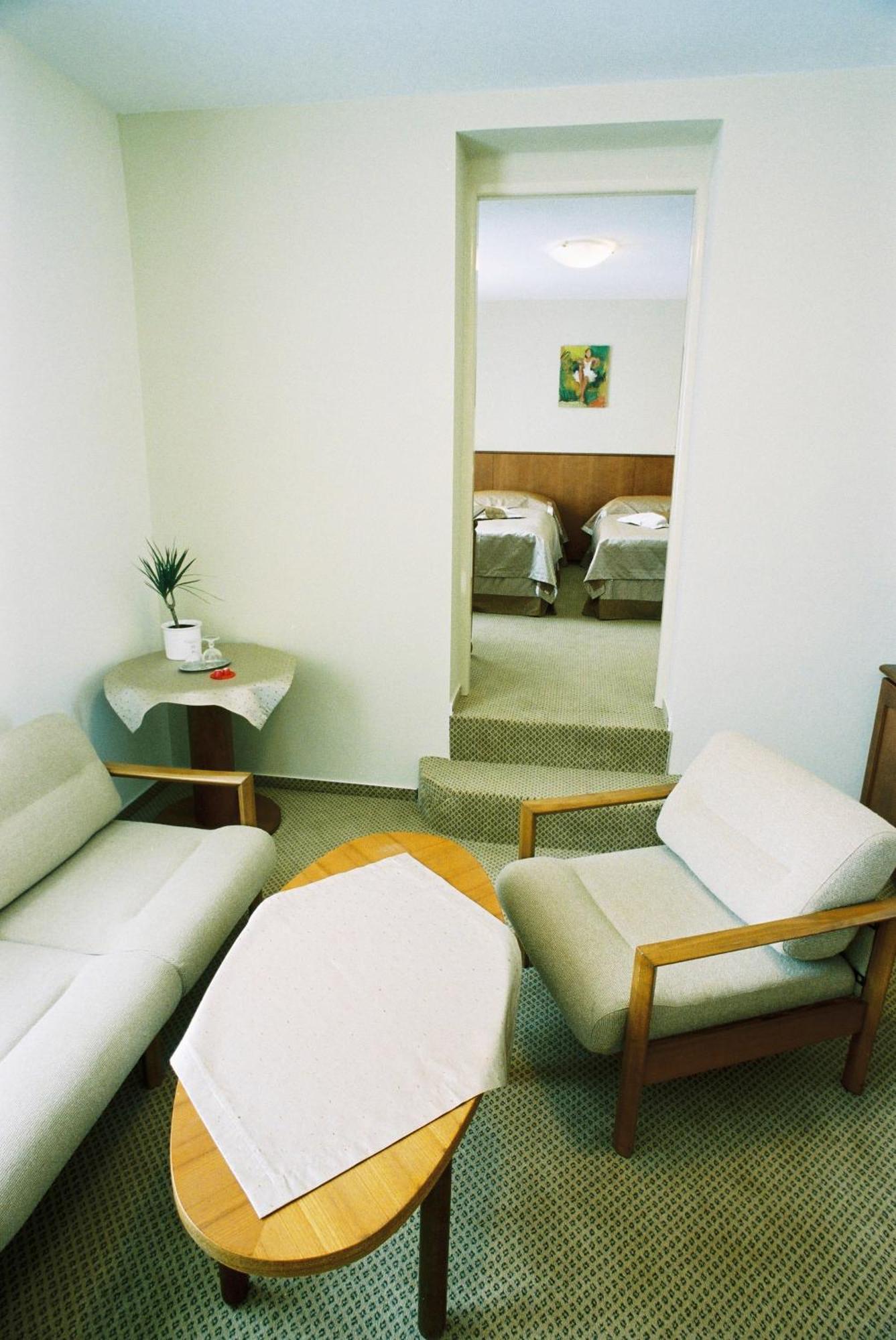 Park Hotel Tartuf Beladice Buitenkant foto