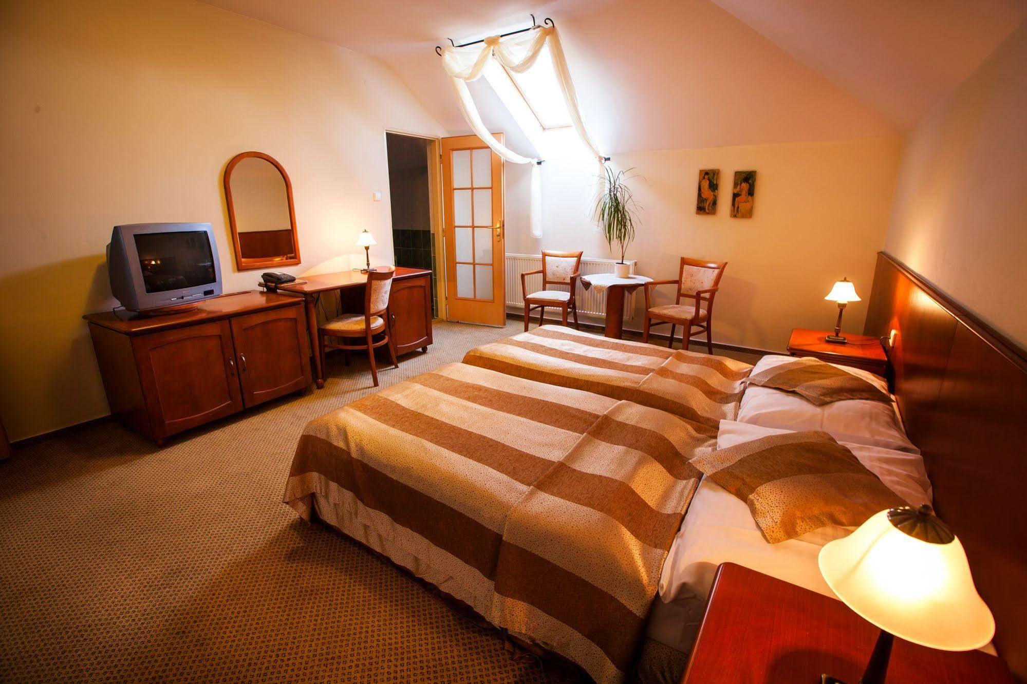 Park Hotel Tartuf Beladice Buitenkant foto